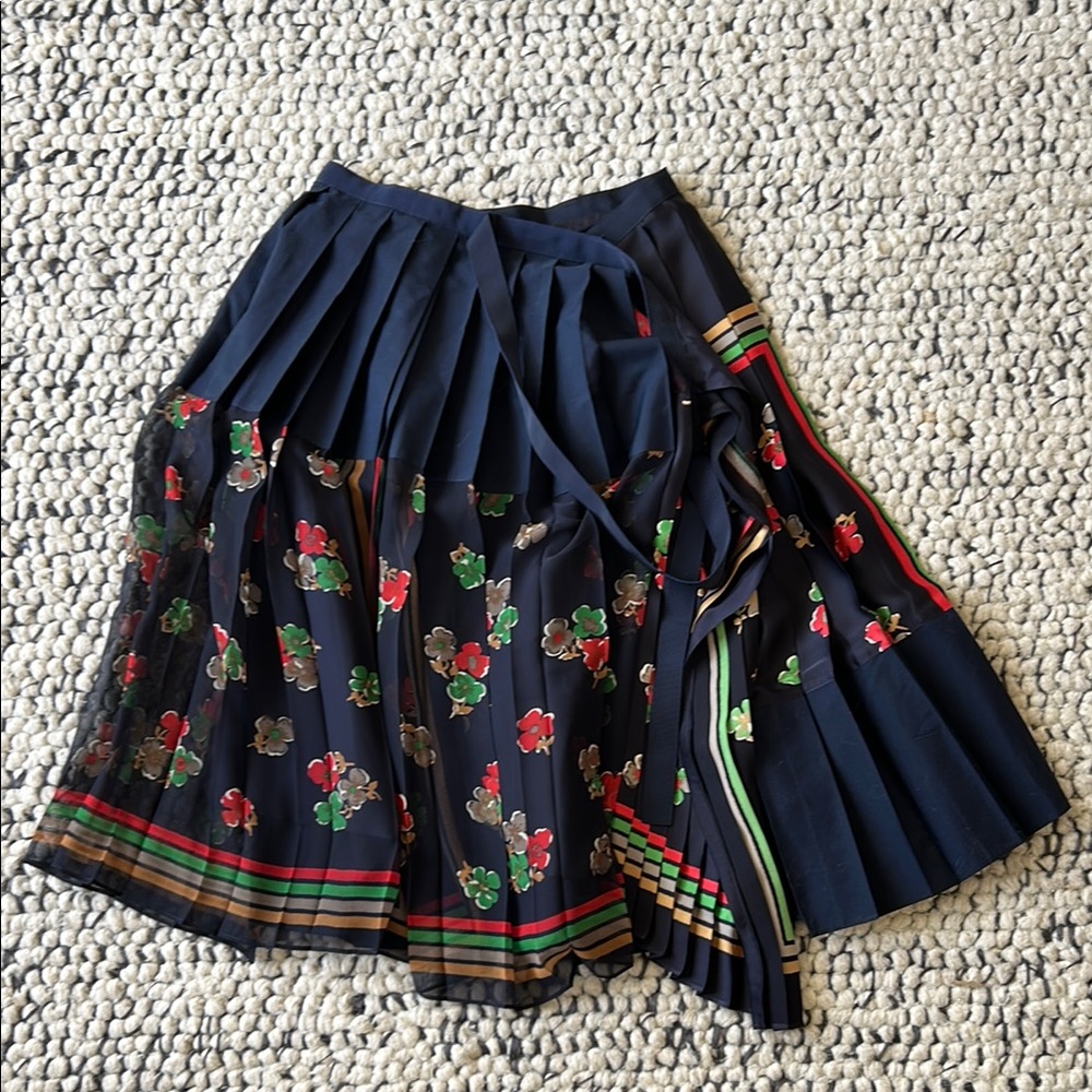 Sacai Floral Pleated Skirt - Navy and Red